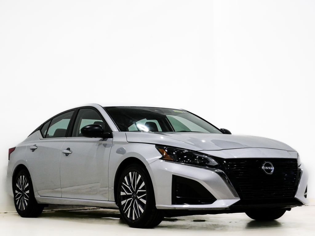 Used 2024 Nissan Altima 2.5 SV Sedan