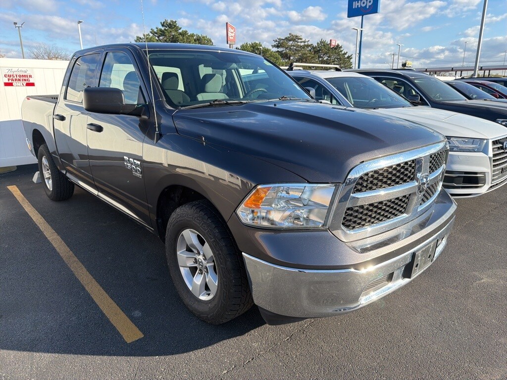 2022 Ram 1500 Classic SLT photo 3