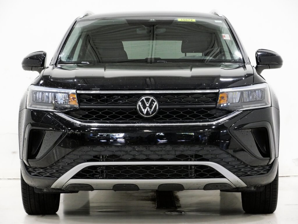 2024 Volkswagen Taos SE photo 2