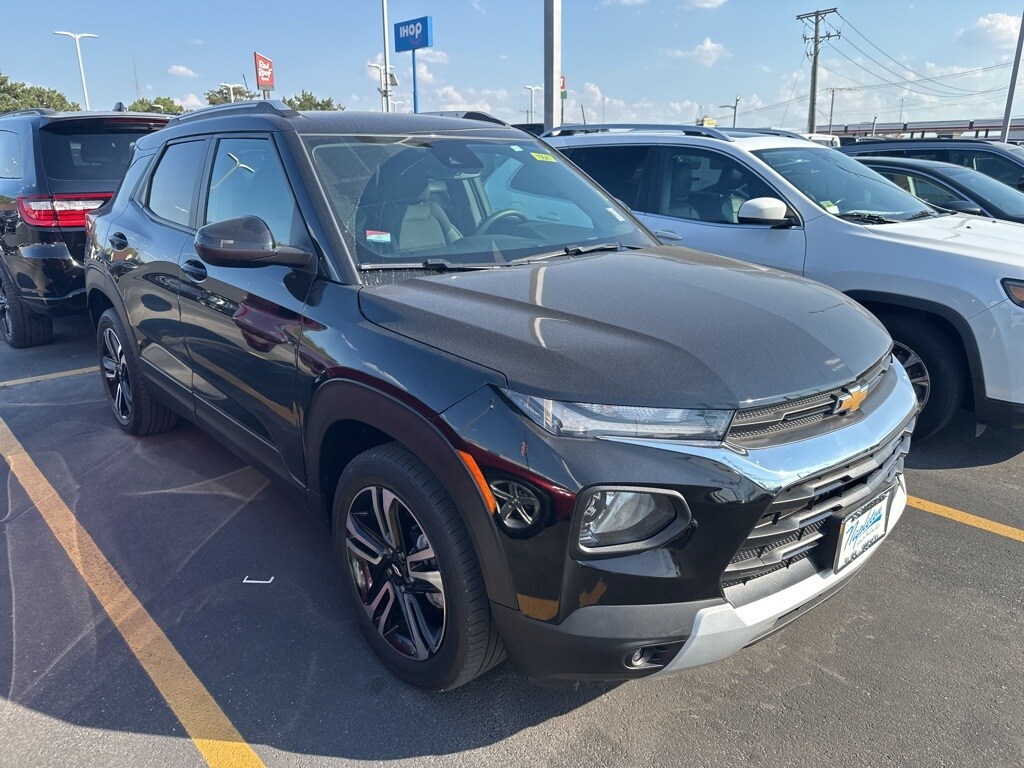 2023 Chevrolet Trailblazer LT photo 2