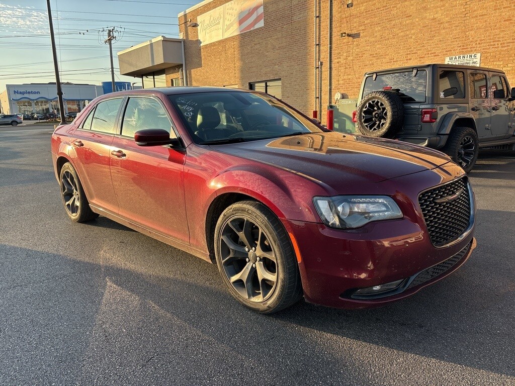 2023 Chrysler 300 S photo 3