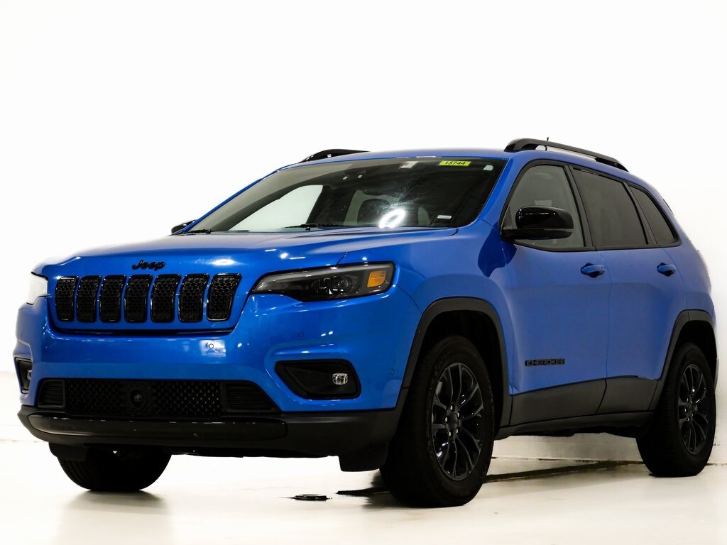 Used 2023 Jeep Cherokee Altitude SUV