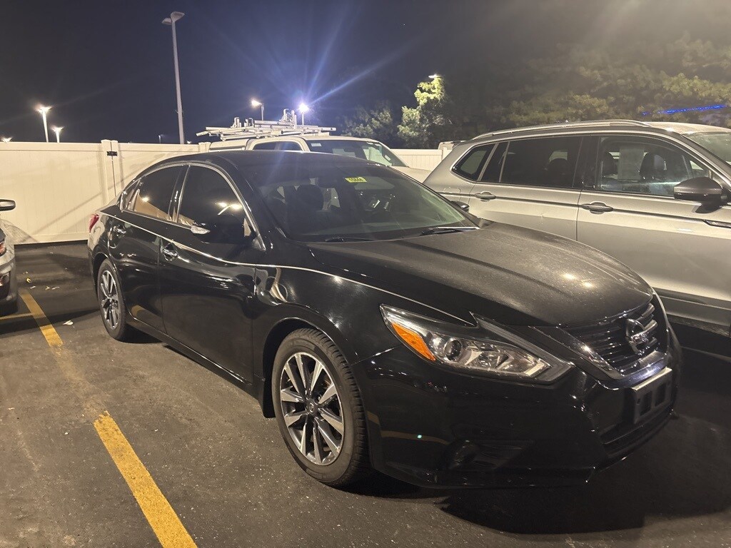Used 2017 Nissan Altima 2.5 SV Sedan