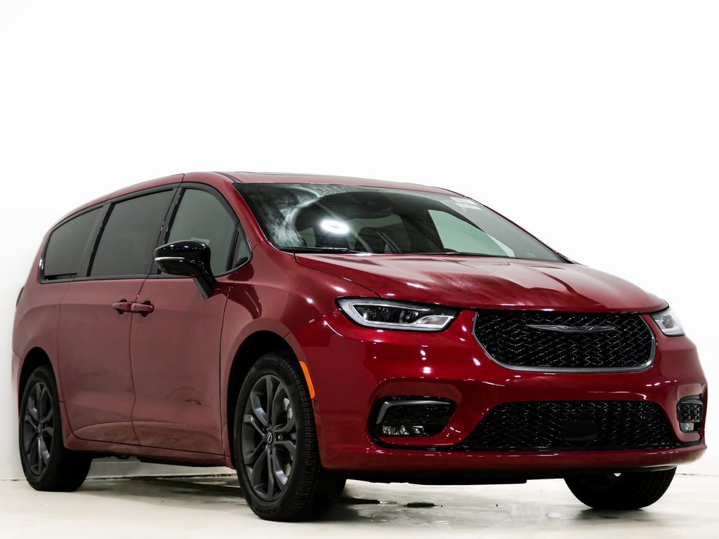 2026 Chrysler Pacifica Select's photo