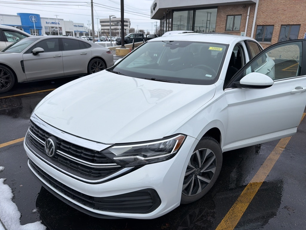 2024 Volkswagen Jetta S's photo