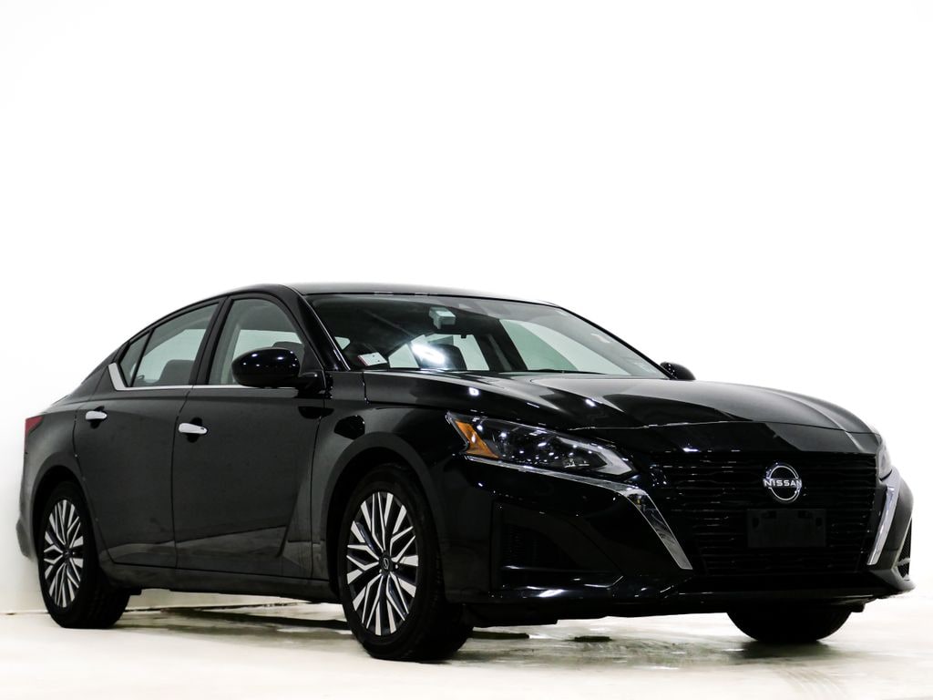 Used 2023 Nissan Altima 2.5 SV Sedan