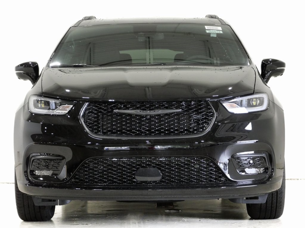 New 2026 Chrysler Pacifica LIMITED AWD Passenger Van