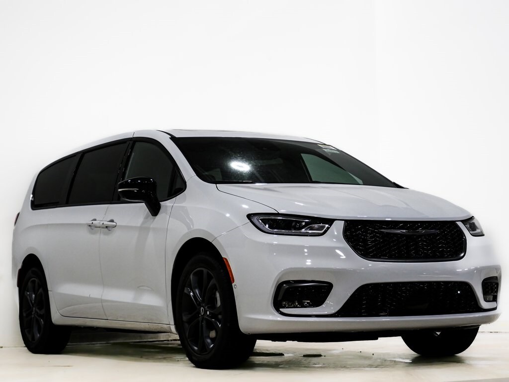 New 2026 Chrysler Pacifica SELECT AWD Passenger Van