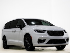 2026 Chrysler Pacifica SELECT AWD Passenger Van