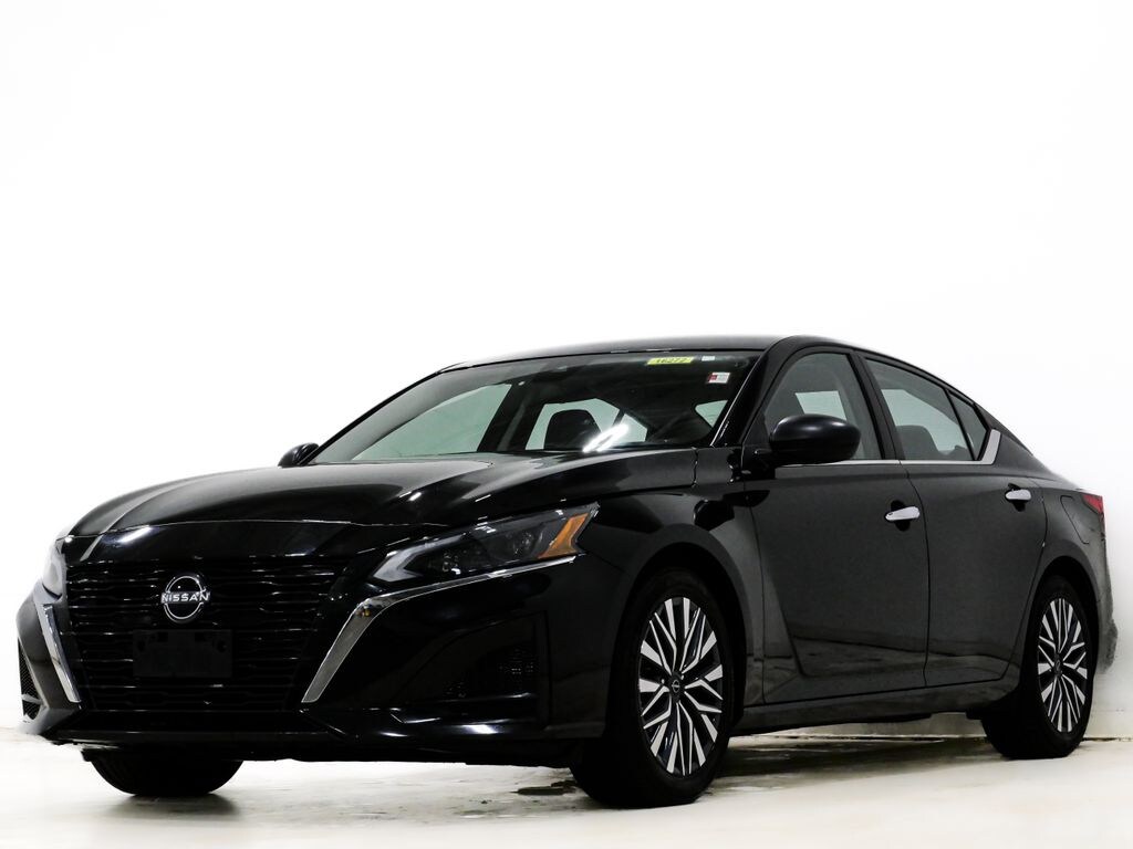 Used 2024 Nissan Altima 2.5 SV Sedan