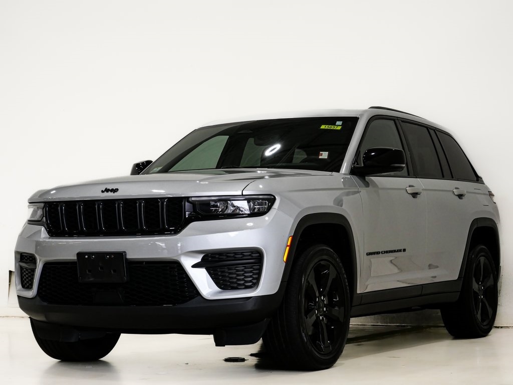 Used 2023 Jeep Grand Cherokee Altitude SUV