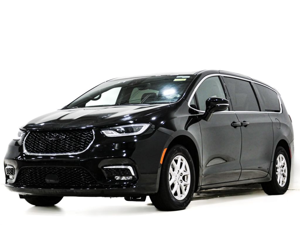 Used 2025 Chrysler Pacifica Select Minivan/Van