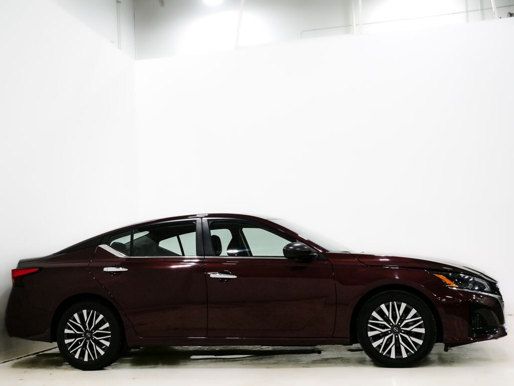 Used 2024 Nissan Altima 2.5 SV Sedan