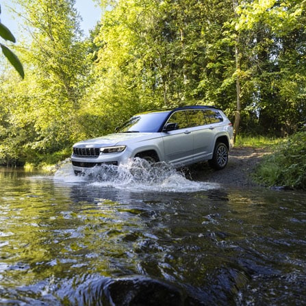 Jeep Grand Cherokee SUV water