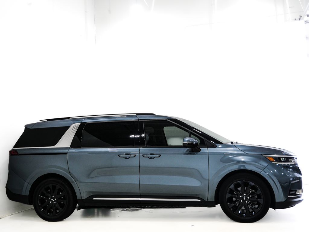 Used 2023 Kia Carnival SX Minivan/Van