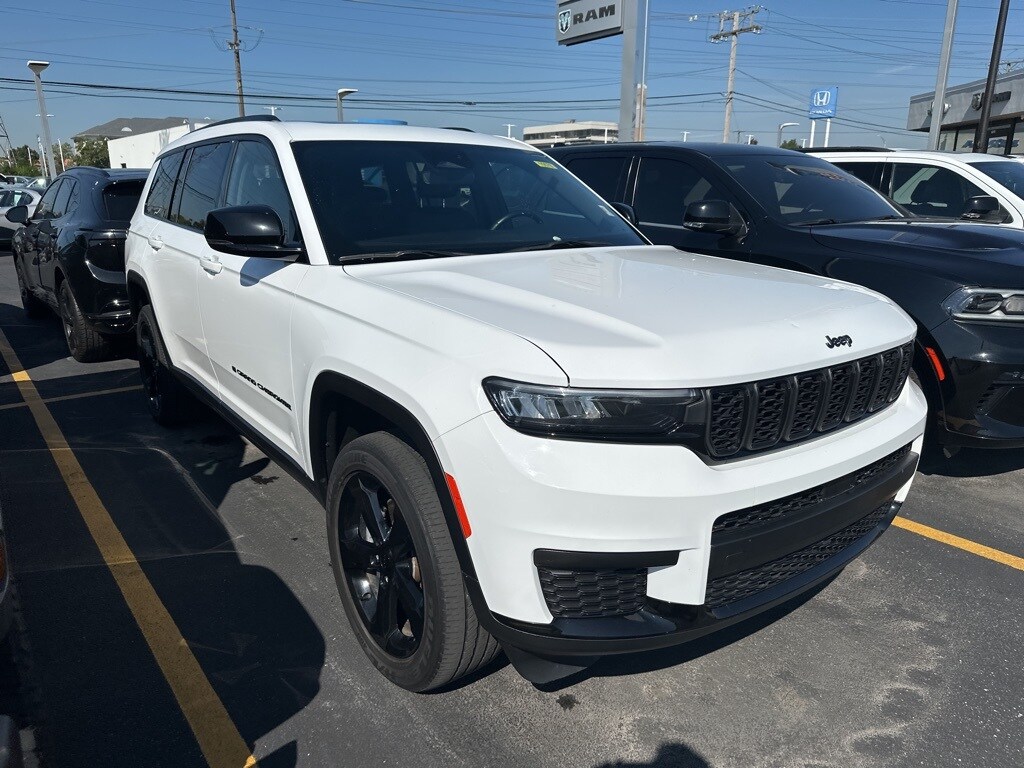 2022 Jeep Grand Cherokee Altitude photo 2