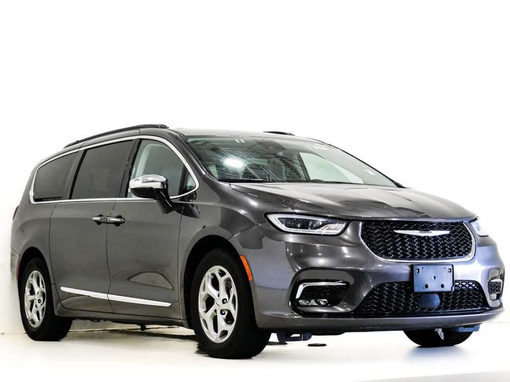 2023 Chrysler Pacifica Limited's photo