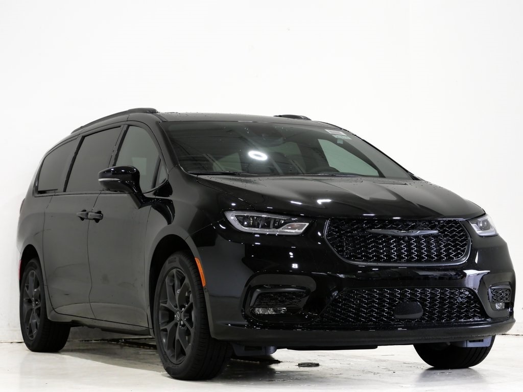 New 2026 Chrysler Pacifica LIMITED AWD Passenger Van