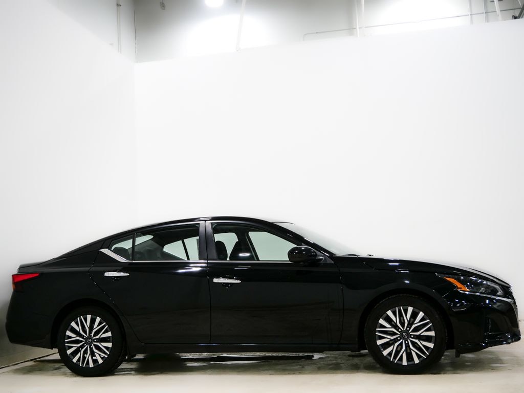 Used 2023 Nissan Altima 2.5 SV Sedan