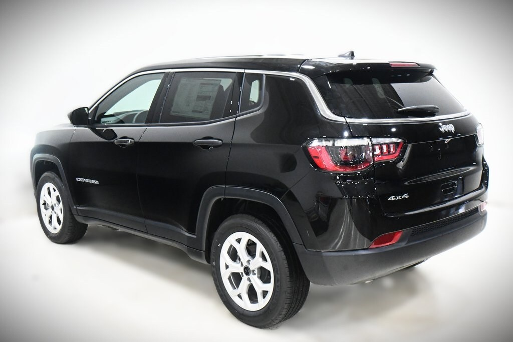 2025 Jeep Compass Sport photo 3