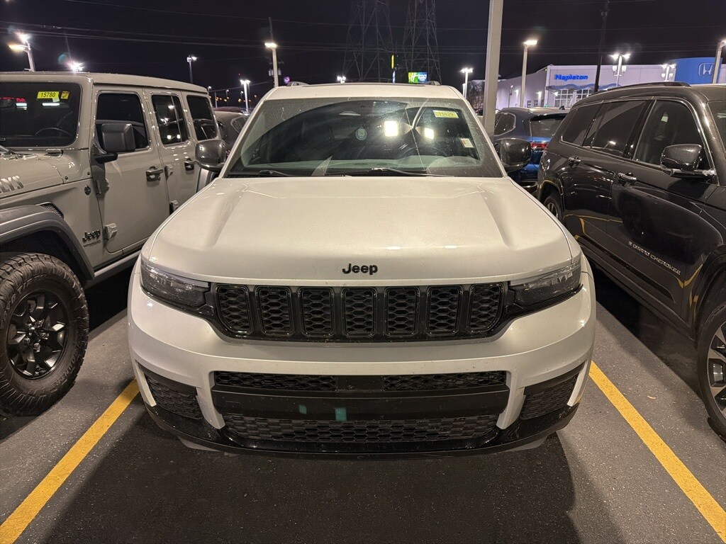 2021 Jeep Grand Cherokee Altitude photo 2