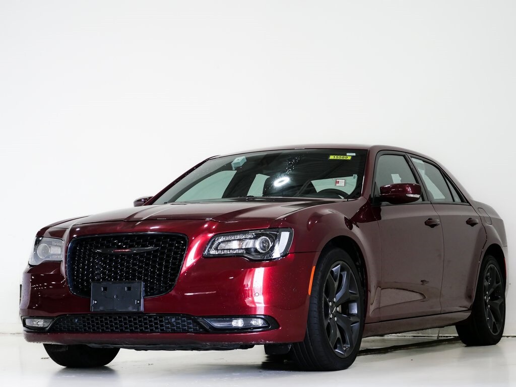 2023 Chrysler 300 S photo 3