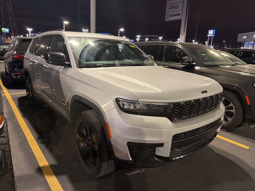 2021 Jeep Grand Cherokee Altitude photo 3