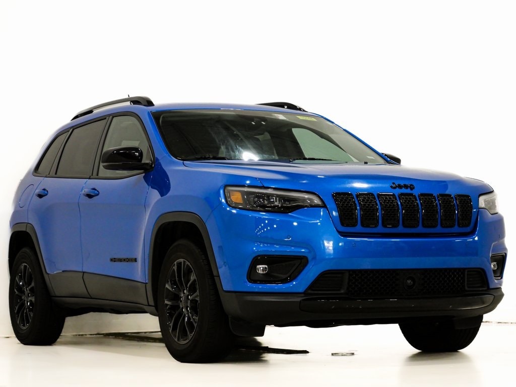 Used 2023 Jeep Cherokee Altitude SUV