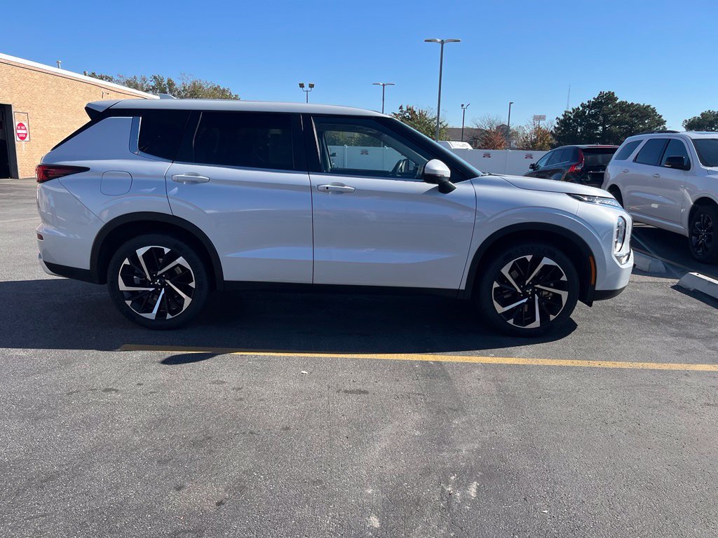 Used 2024 Mitsubishi Outlander SE SUV