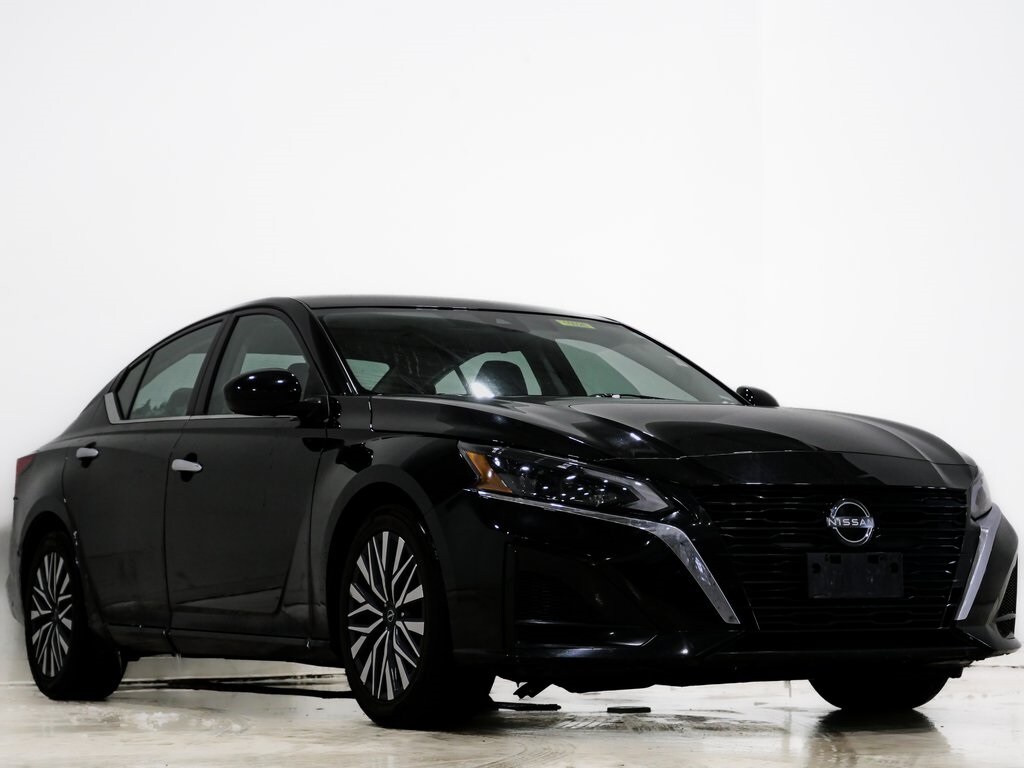 Used 2023 Nissan Altima 2.5 SV Sedan