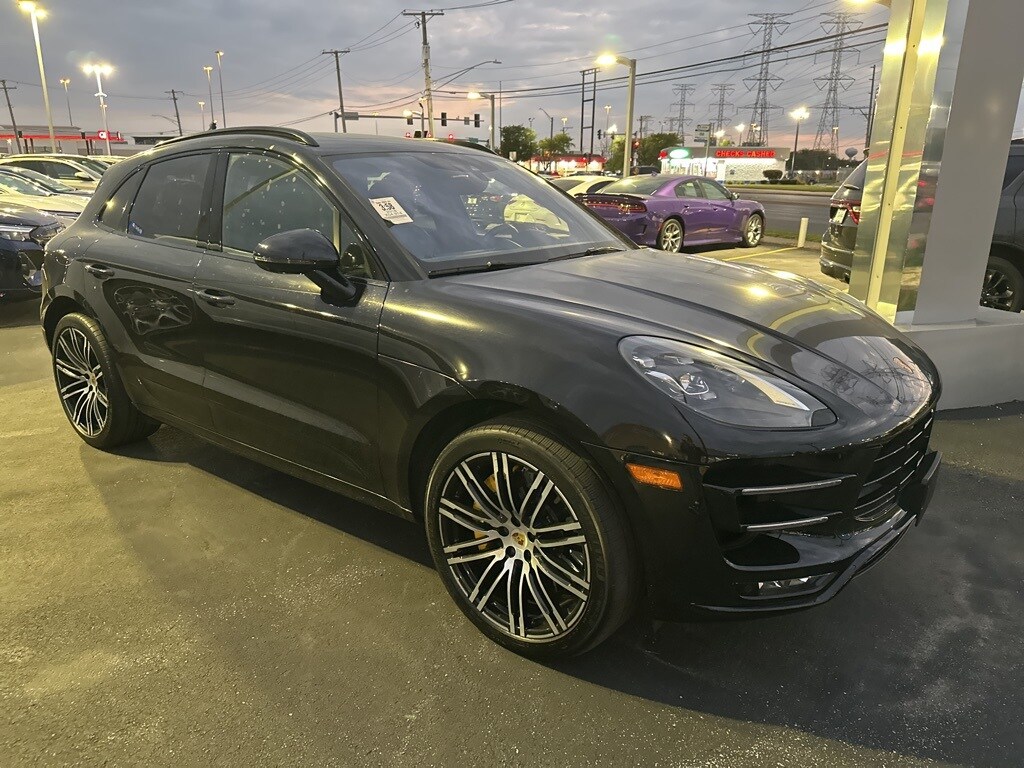 2018 Porsche Macan Turbo Performance Package photo 3