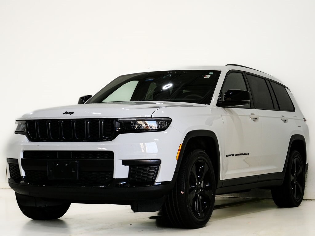 2023 Jeep Grand Cherokee Altitude photo 3