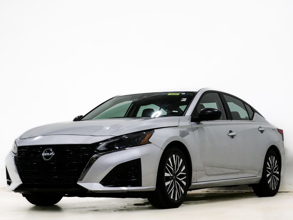 Used 2024 Nissan Altima 2.5 SV Sedan
