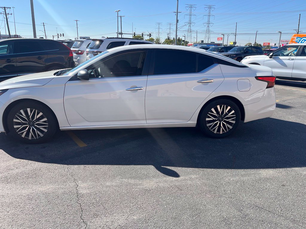 Used 2024 Nissan Altima 2.5 SV Sedan