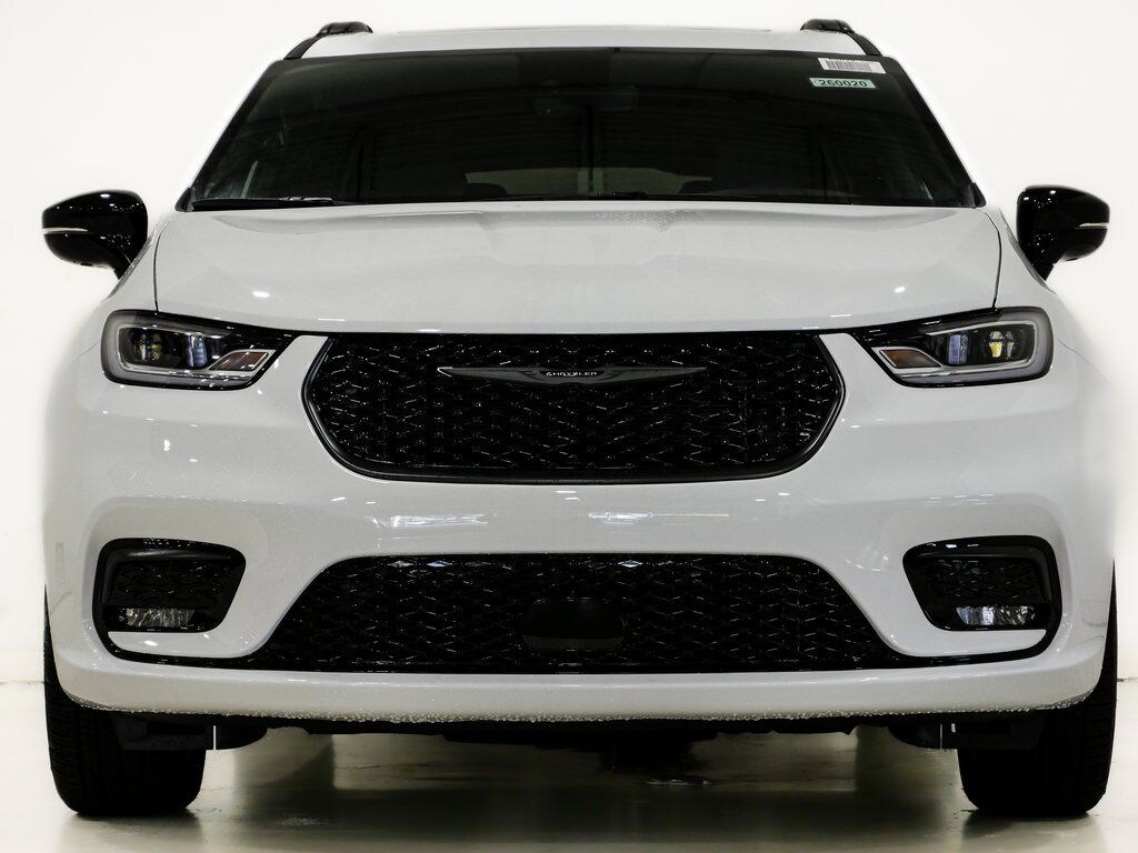 New 2026 Chrysler Pacifica LIMITED AWD Passenger Van
