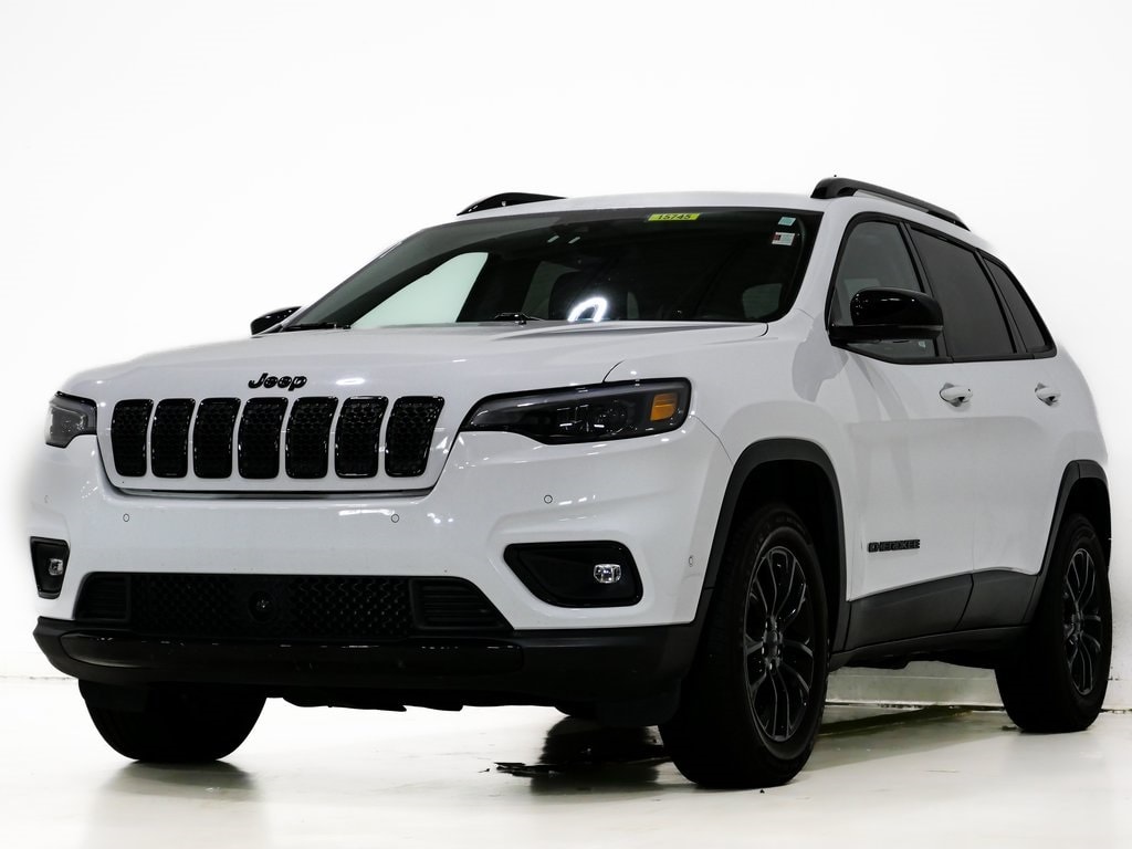 Used 2023 Jeep Cherokee Altitude SUV
