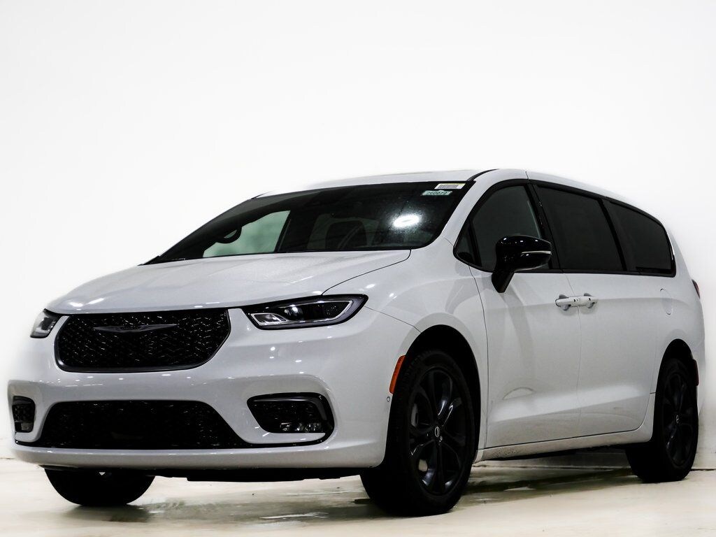 New 2026 Chrysler Pacifica SELECT AWD Passenger Van
