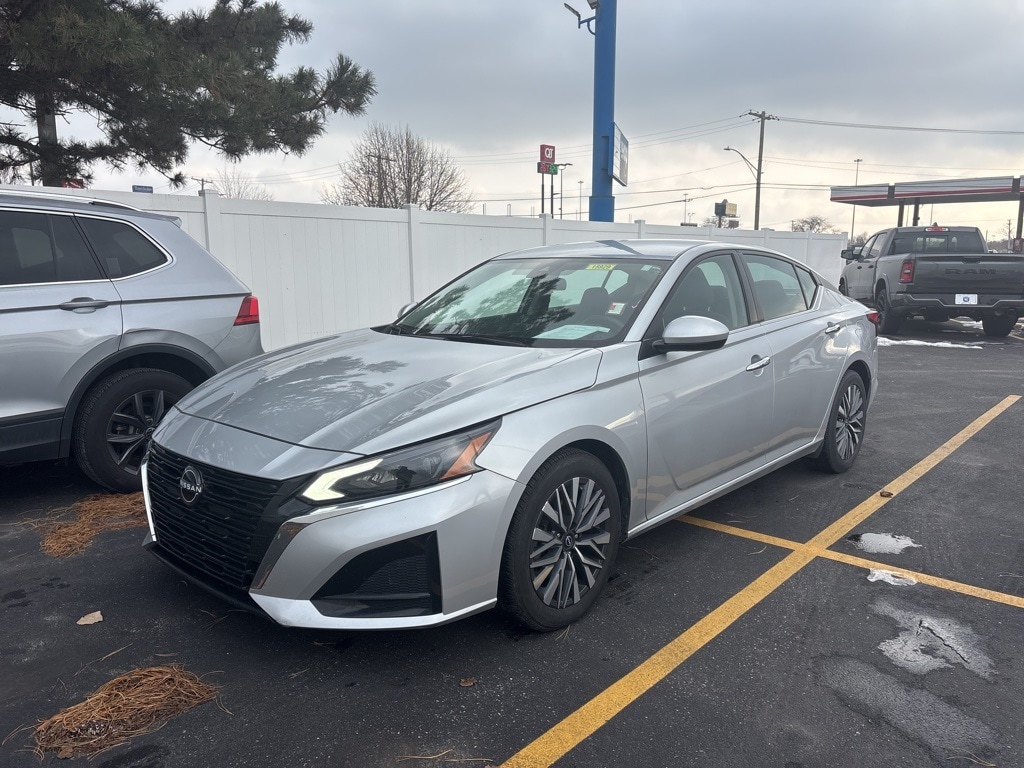 Used 2023 Nissan Altima 2.5 SV Sedan