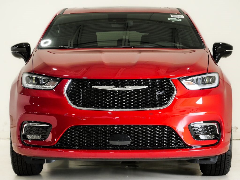 2026 Chrysler Pacifica photo 2