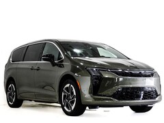 2027 Chrysler Pacifica LIMITED AWD Passenger Van
