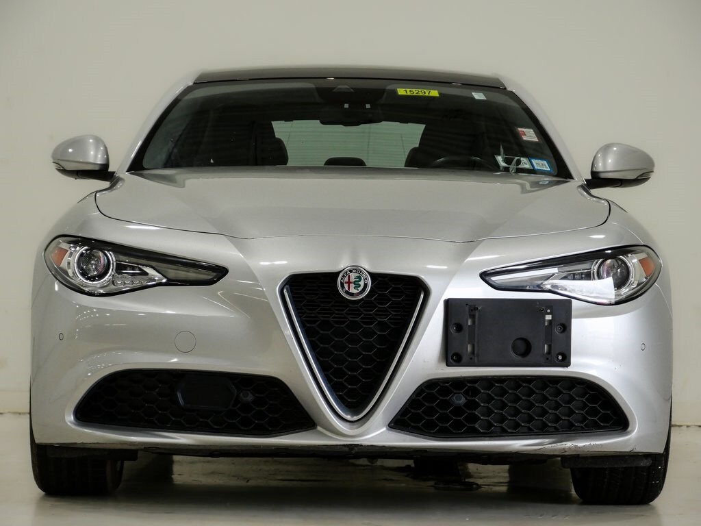 2021 Alfa Romeo Giulia Ti photo 2
