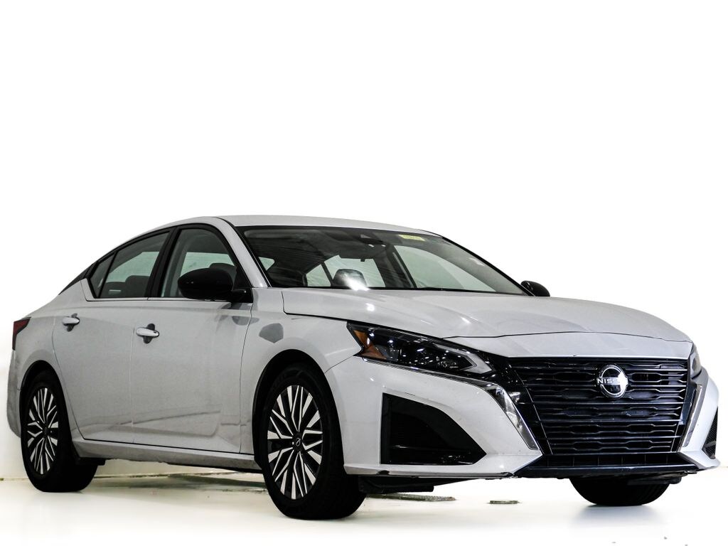 Used 2024 Nissan Altima 2.5 SV Sedan