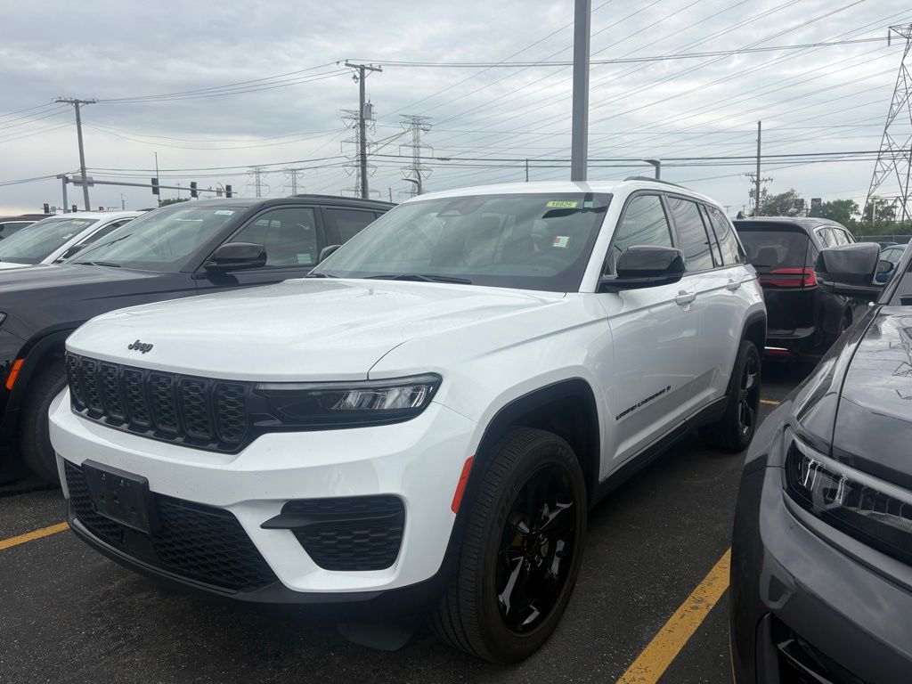 2023 Jeep Grand Cherokee Altitude X 4x4's photo