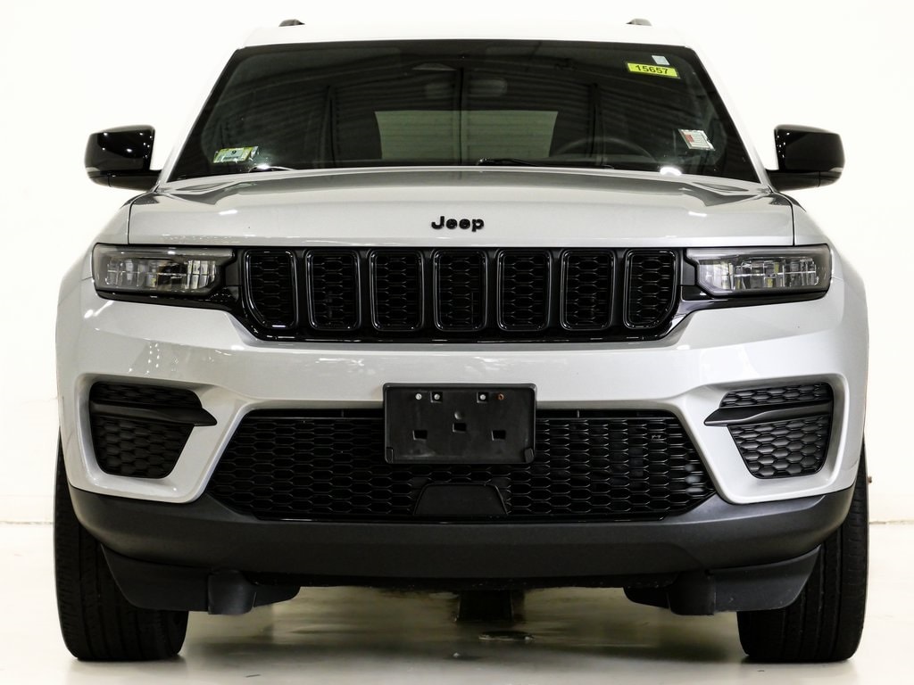 Used 2023 Jeep Grand Cherokee Altitude SUV