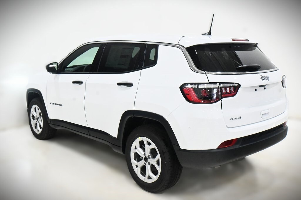 2025 Jeep Compass Sport photo 3