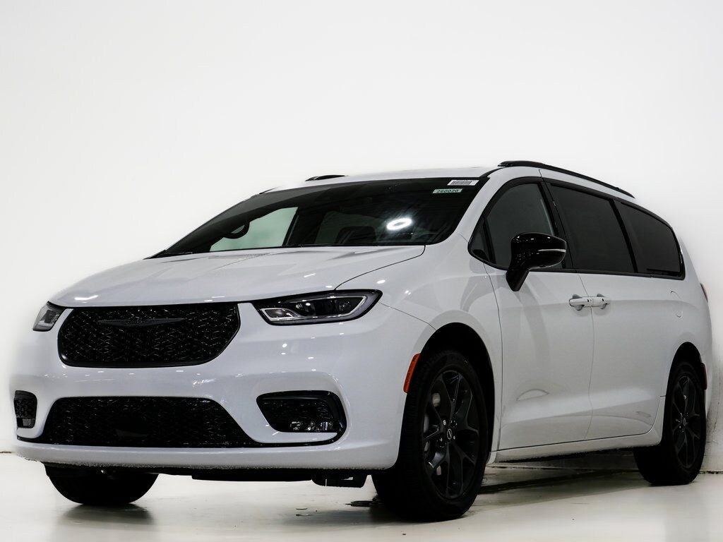 New 2026 Chrysler Pacifica LIMITED AWD Passenger Van
