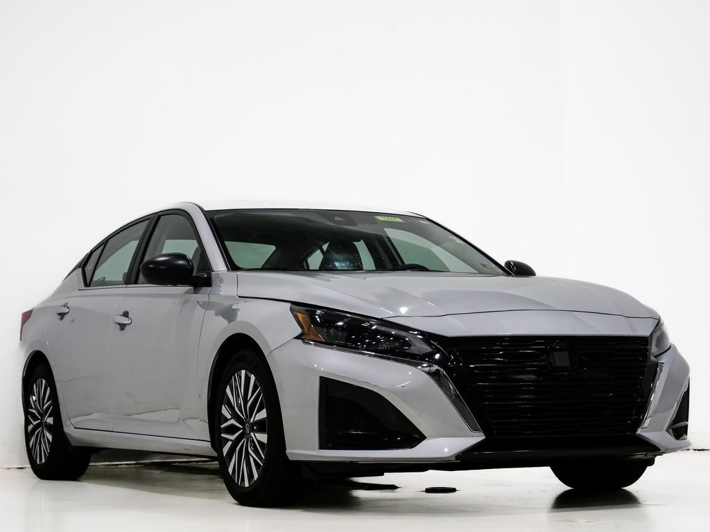 Used 2024 Nissan Altima 2.5 SV Sedan