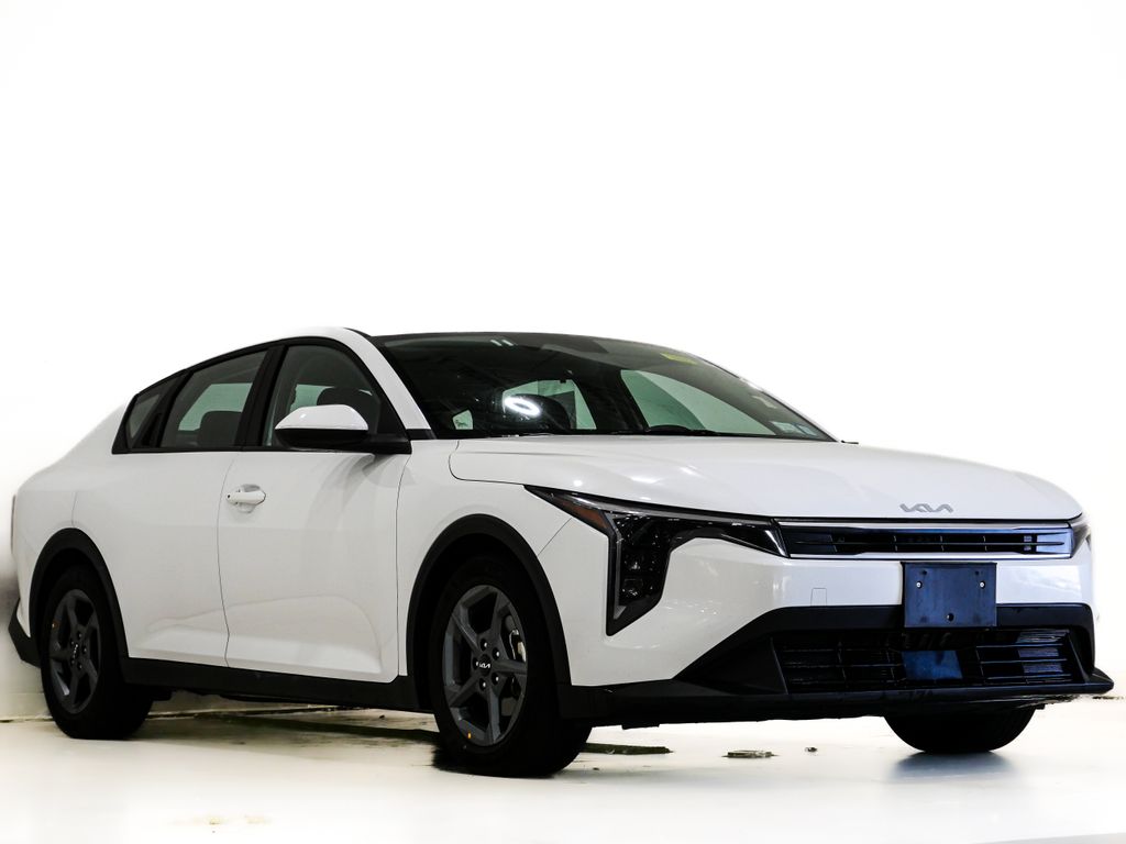 2025 Kia K4 LXS AT's photo