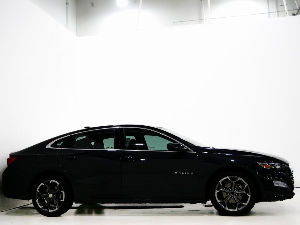 2023 Chevrolet Malibu 1LT photo 2