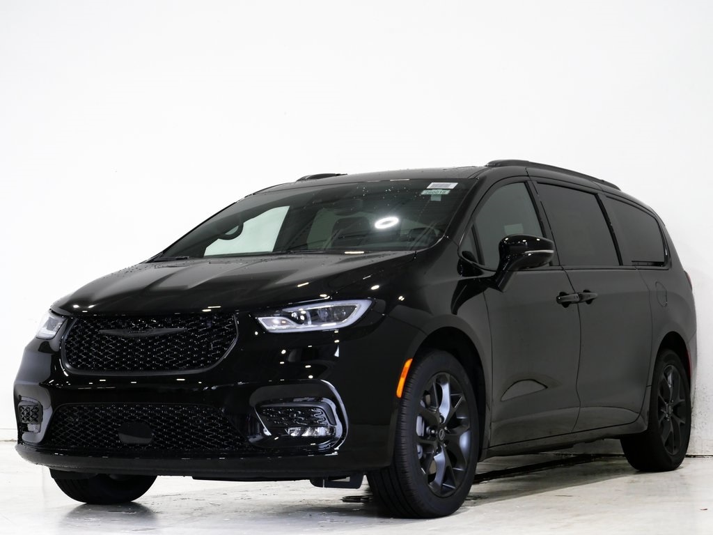 New 2026 Chrysler Pacifica LIMITED AWD Passenger Van